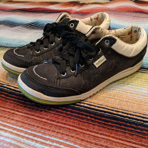 Black "Simple" brand sneakers in EUC